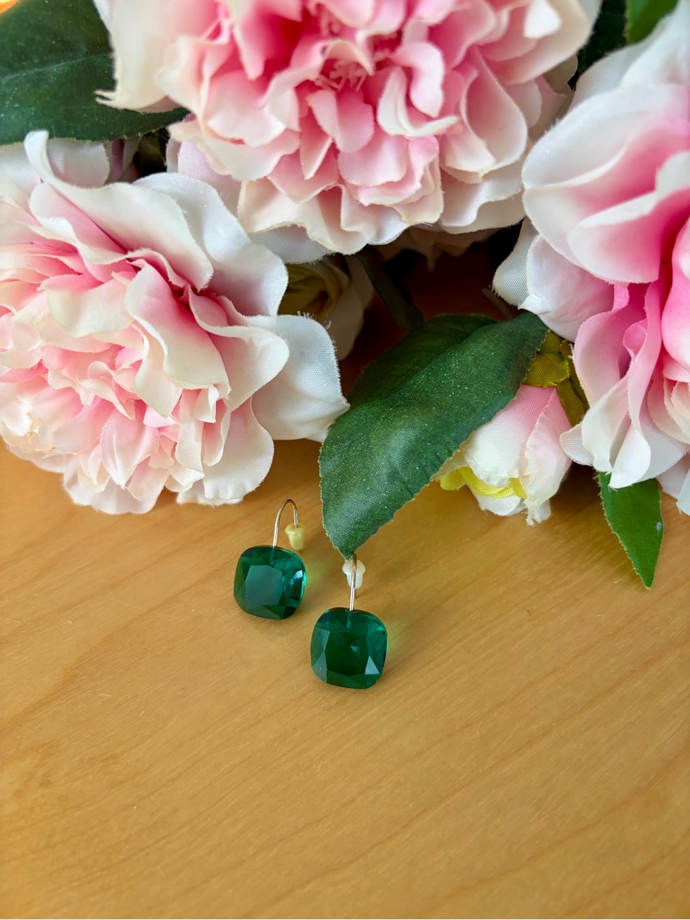 Anthropologie Emerald Green Cushion costume Crystal Drop Earrings gold hardware